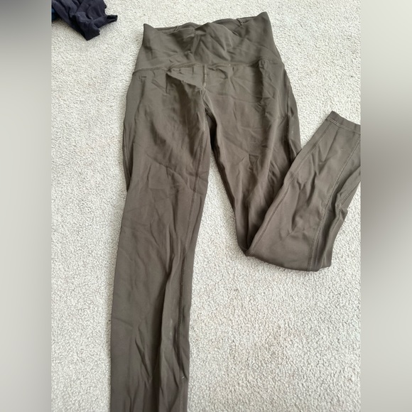 Lululemon Wonder Under in Olive Green (Mesh at the bottom of the pants) No flaws - Picture 1 of 3